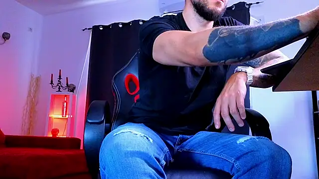 MightyAaron66 Live XXX-chat