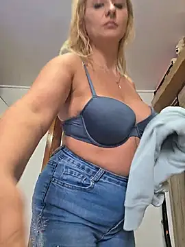 Chat +18 de KaylinJan ao vivo