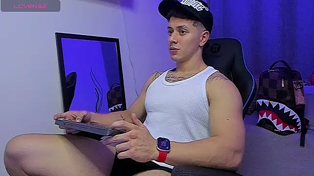 ASHTON_HILS Live XXX Chat