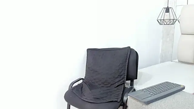 Bella_adamss_ élő XXX-chatje