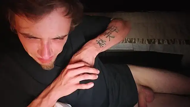 Ilovepussy1911n Webbikameraesitys