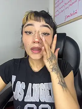 baby_akuma's Live XXX Chat