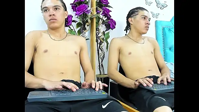 Charlie_Latino élő XXX-chatje