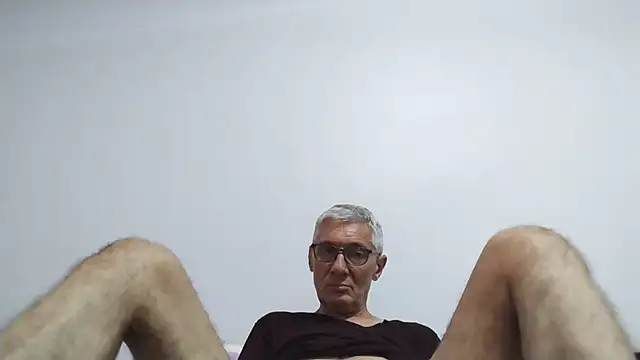 BIGUNCUTHARDCOCK live XXX chat