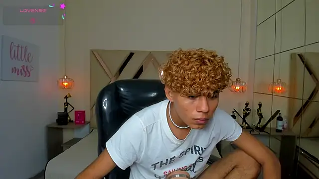 Anyelo_Twink 现场XXX聊天