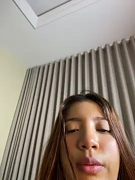 צ'אט XXX בשידור חי של Pushaina__1