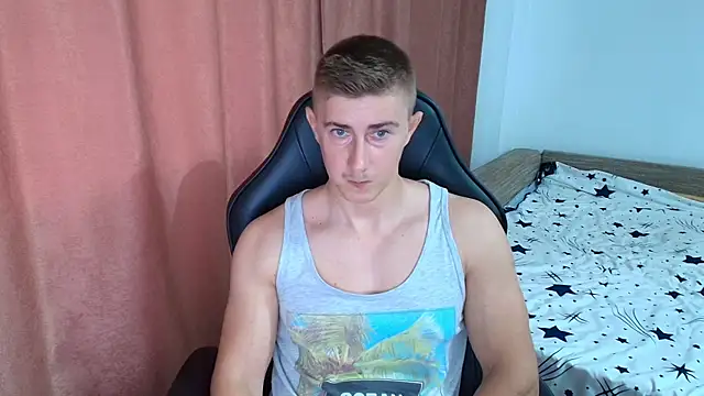 XXX chat uživo modela PowerBoy07