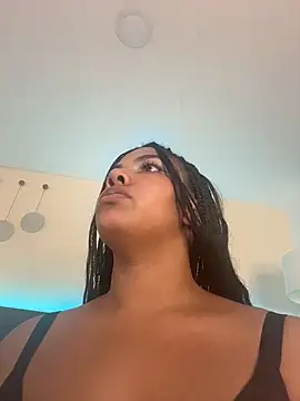 Sky_Loren Adlı Modelin Canlı XXX Sohbeti