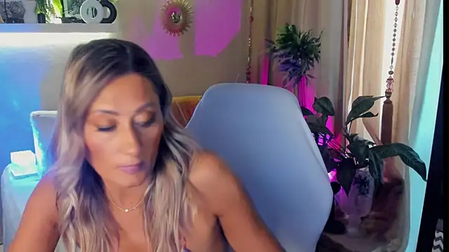SarahAlluring Adlı Modelin Canlı XXX Sohbeti