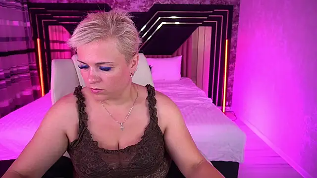 צ'אט XXX בשידור חי של CrystalVibe