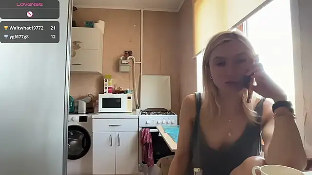 AngelJeni élő XXX-chatje