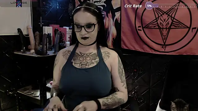 Chat +18 de Evil_Queen_666 ao vivo