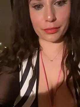 VelvetBrunetteXo's Live XXX Chat