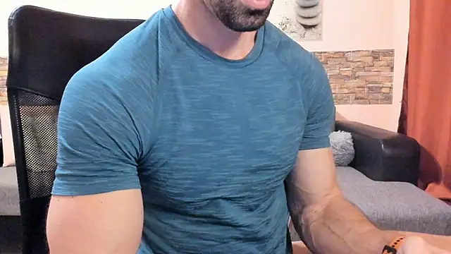 HotHunkTrainer's Live XXX Chat