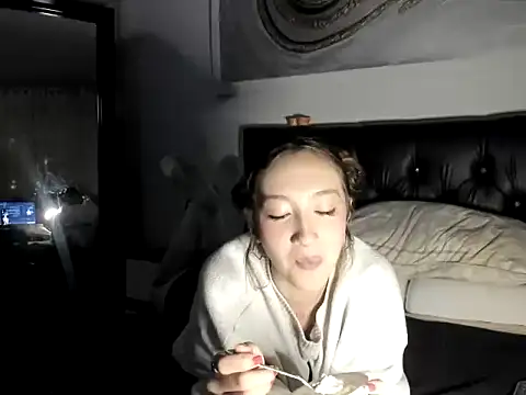 Chat +18 de Laurenn_Sweet ao vivo