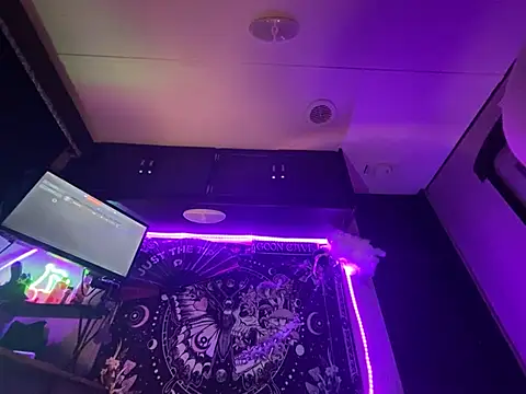 Lilactease Adlı Modelin Canlı XXX Sohbeti