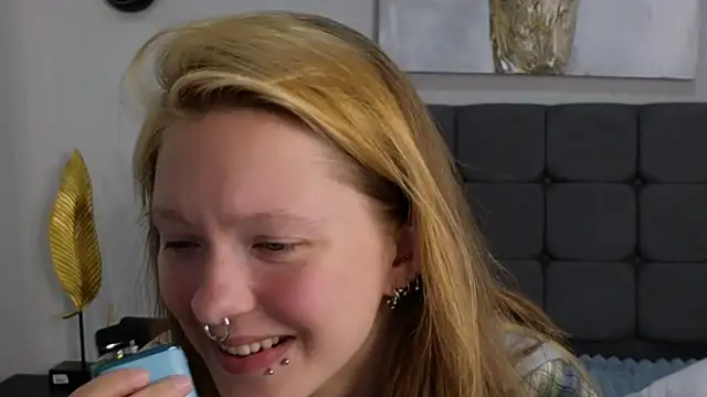 LauraLowe's Live XXX Chat