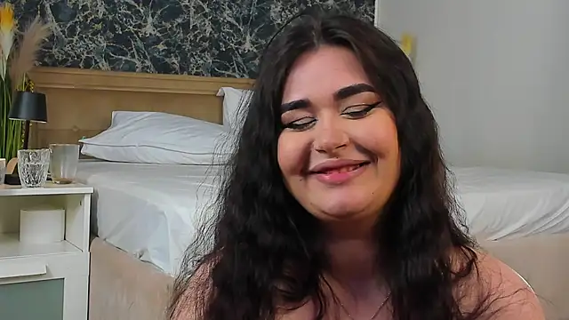 ZuriSaint Adlı Modelin Canlı XXX Sohbeti