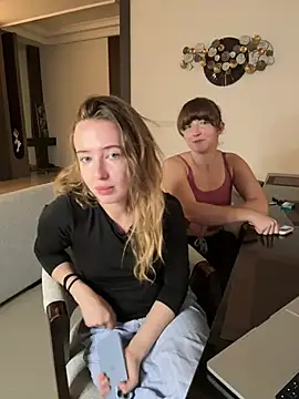 Chat +18 de Nura_n_Sarah ao vivo