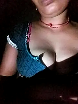 Super_bhabhi_Indian Adlı Modelin Canlı XXX Sohbeti