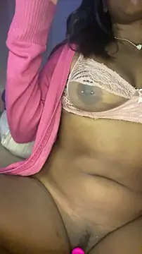 Emilly_Mayfair Adlı Modelin Canlı XXX Sohbeti