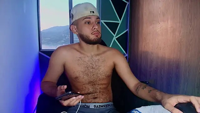 Sebolaz333 Adlı Modelin Canlı XXX Sohbeti