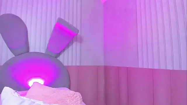 Kendall_curves' Live XXX Chat