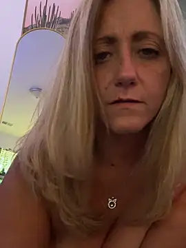 FoxyMillie Chat XXX in diretta