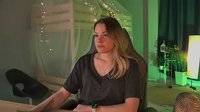 VireliaMoonfall's Live XXX Chat
