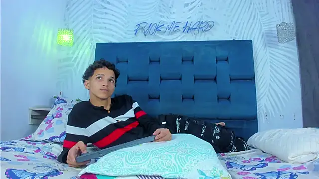 Chatroom XXX en direct de MidnightKing_