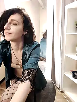 MickeQuinee live XXX chat