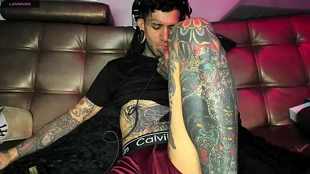 jhonny__ackerman Adlı Modelin Canlı XXX Sohbeti