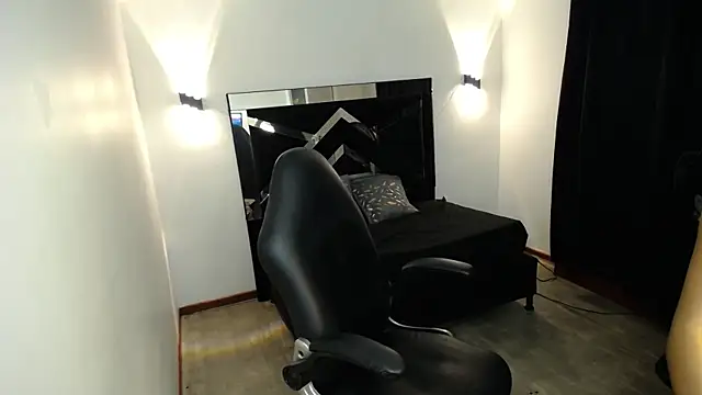 MarianaRojas_'s Live XXX Chat