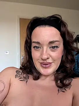Chat +18 de Petite_Juicy_Olive ao vivo