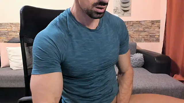 HotHunkTrainer Adlı Modelin Canlı XXX Sohbeti