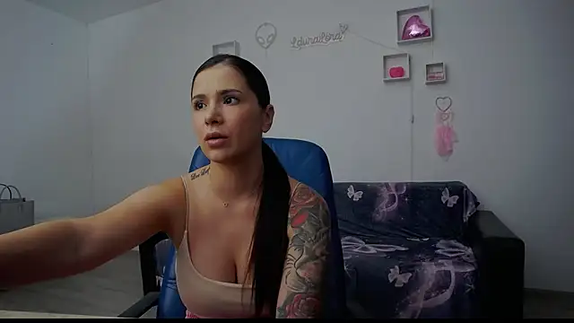 LauraLora3 Live XXX-Chat