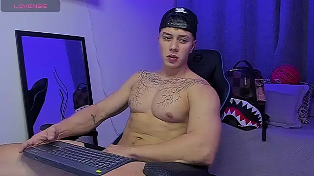 XXX chat uživo modela ASHTON_HILS