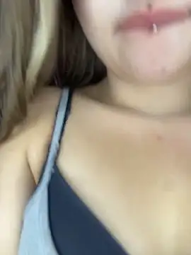 lya_nekko_ élő XXX-chatje