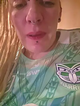 PinkTheHawk's Live XXX Chat