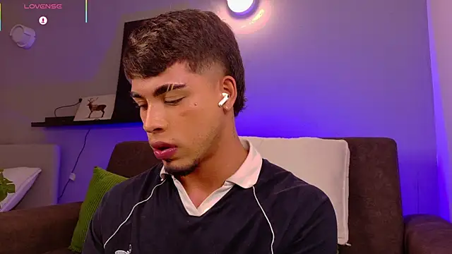 XXX chat uživo modela Ken-boy_