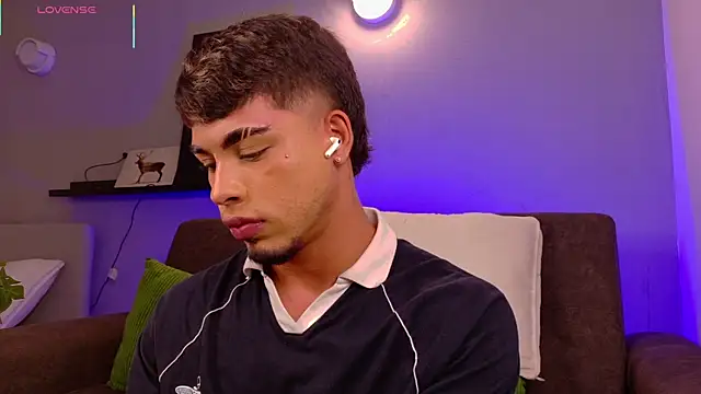 XXX chat uživo modela Ken-boy_