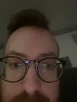 XXX chat uživo modela Elian-Luca