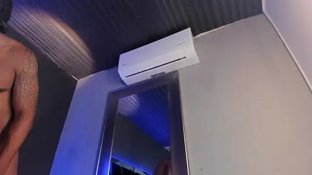 XXX chat uživo modela LycanMushu