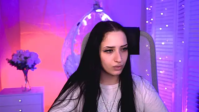 MonicaLowes' Live XXX Chat
