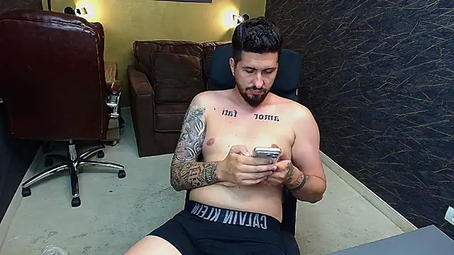 แชท XXX สดของ LoganStroud