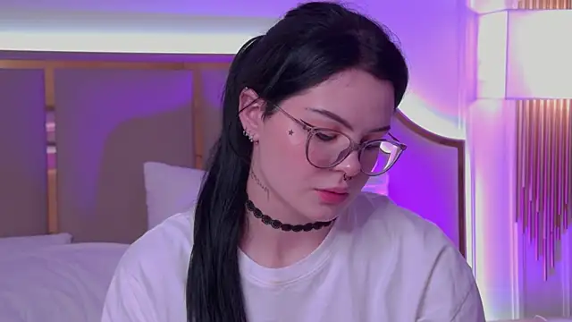 CindyMil XXX чат на живо