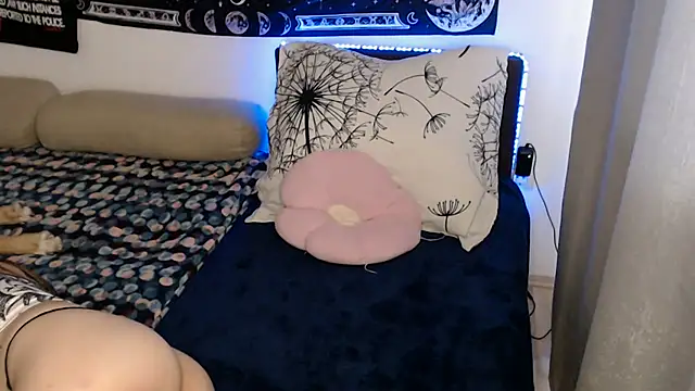AlienforTwenty's Live XXX Chat