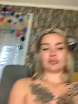 Sextazy élő XXX-chatje