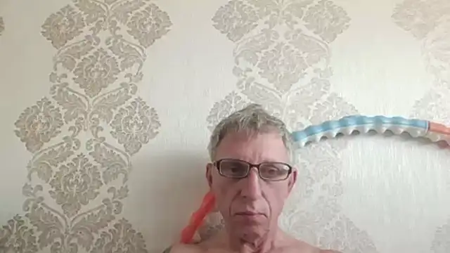 Show modela BobbyXRoyal na web-kameri