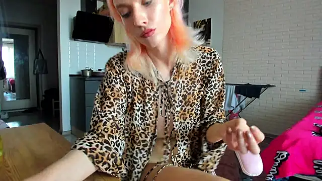 צ'אט XXX בשידור חי של _Alice_Kitty